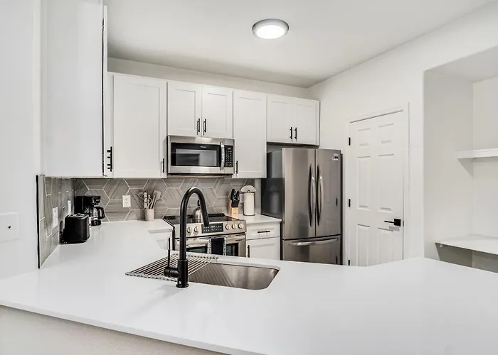Boulevard 2br By Stadium Pool Parking Gym 05 Apartment Glendale