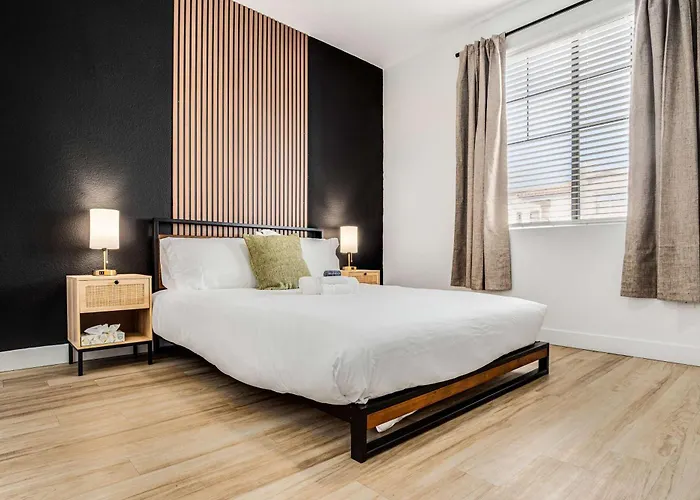 Boulevard 2br By Stadium Pool Parking Gym 05 Glendale