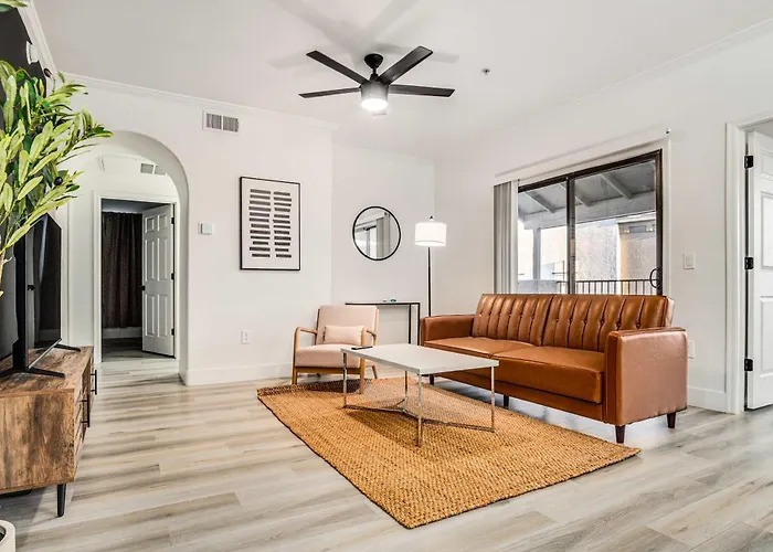 Boulevard 2br By Stadium Pool Parking Gym 05