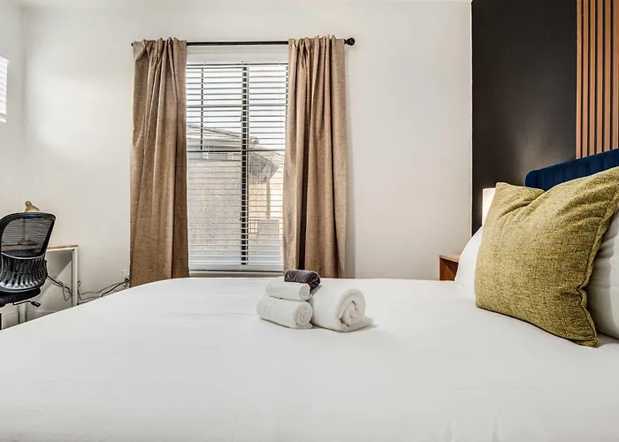 Boulevard 2br By Stadium Pool Parking Gym 05 Apartment *
