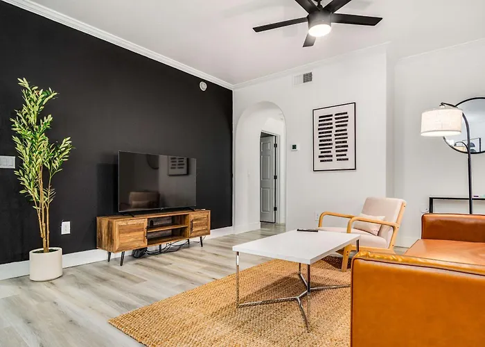 Apartment Boulevard 2br By Stadium Pool Parking Gym 05 *