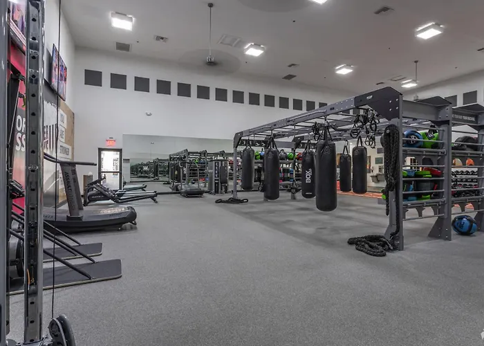 Boulevard 2br By Stadium Pool Parking Gym 05 Glendale
